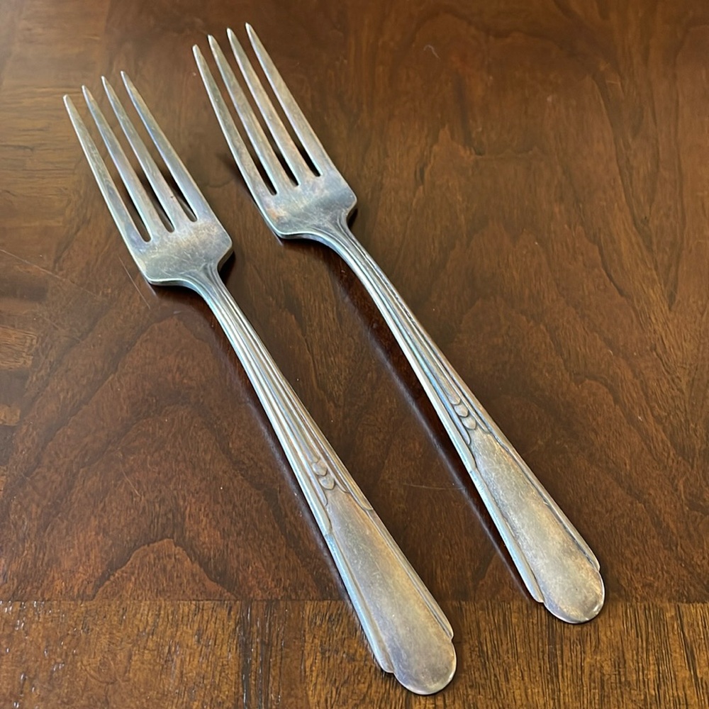 Set of 2 VTG ca 1915 Fairfield silver plate dinner forks